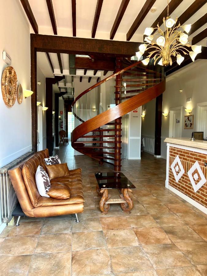 Hotel Villa Maria Ревилья-де-Камарго Экстерьер фото