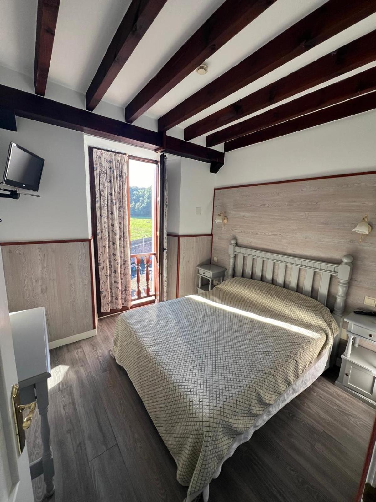 Hotel Villa Maria Ревилья-де-Камарго Экстерьер фото